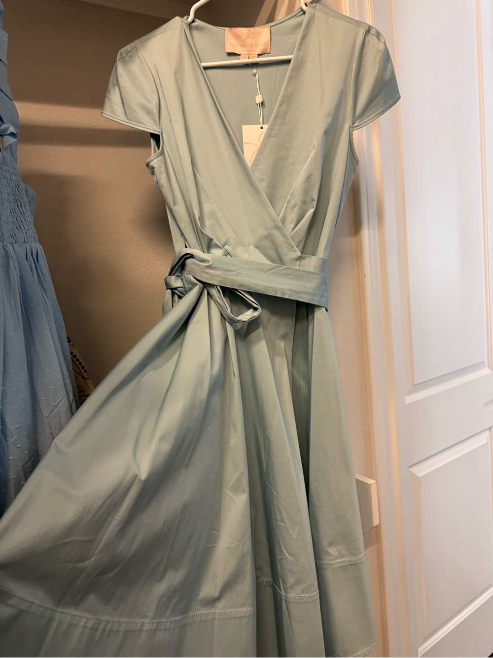 NWT Gal Meets Glam tie waist fit and flare dress in Sea Breeze- Size 8 - Picture 4 of 6
